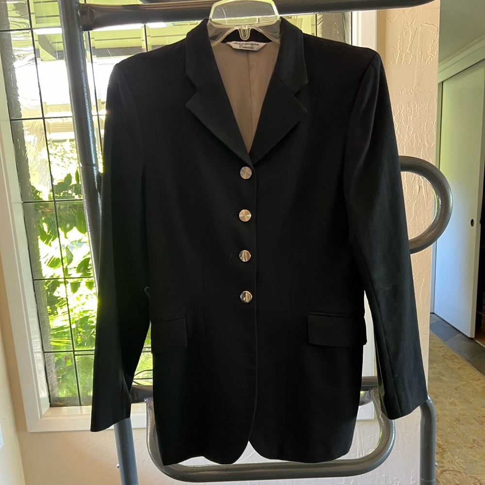ELITE equestrian dressage coat approx. size 2 US
Black wool silver satin lining
